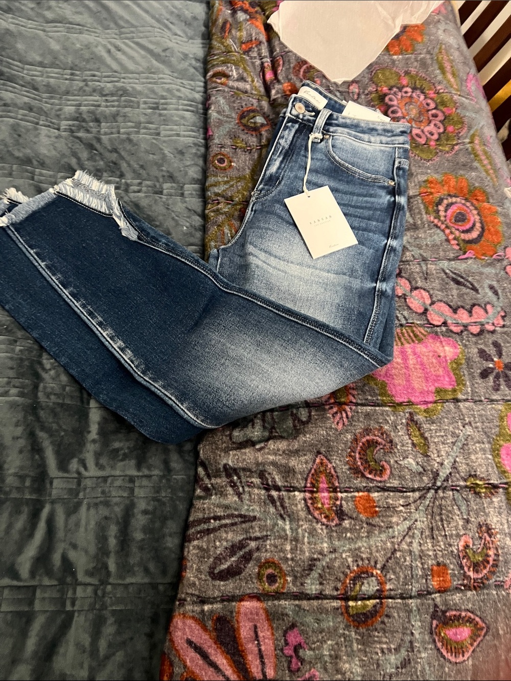 NWT KanCan Medium Blue Washed High-Rise Skinny Jeans with Slit Side Frayed Hem